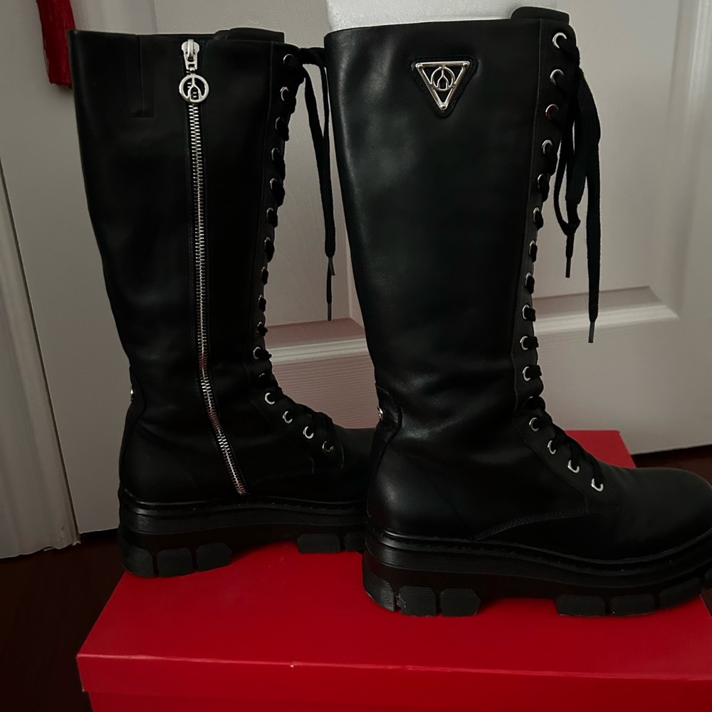Wishbone Black Calf Estella boots